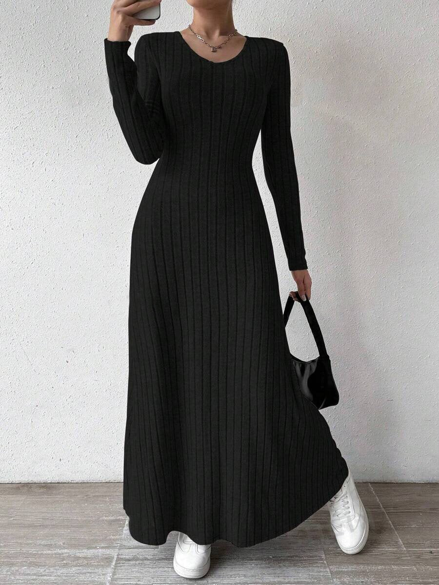 Ophelia Marchbank | Ribbed Knit Maxi Dress With V-Neck Detail