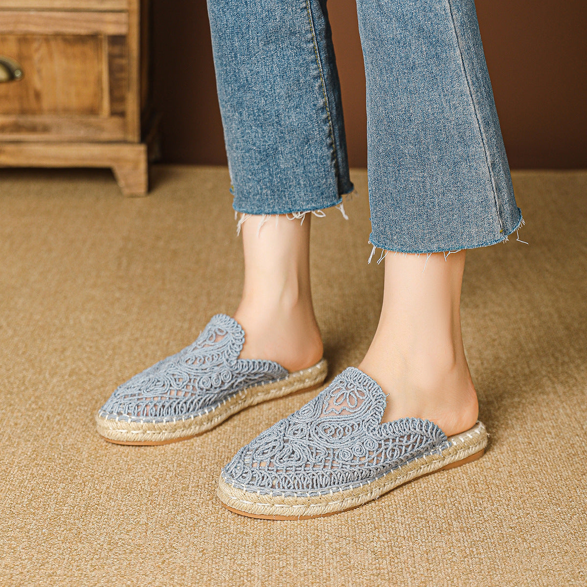 Freya Bexley | Round Toe Hollow-Out Slippers