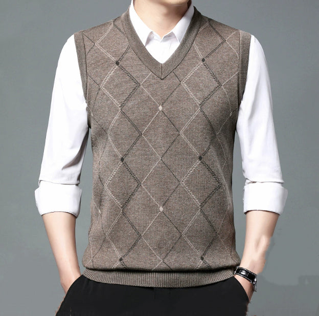 Nigel Cavendish | Argyle Sweater Vest With V-Neck Detail