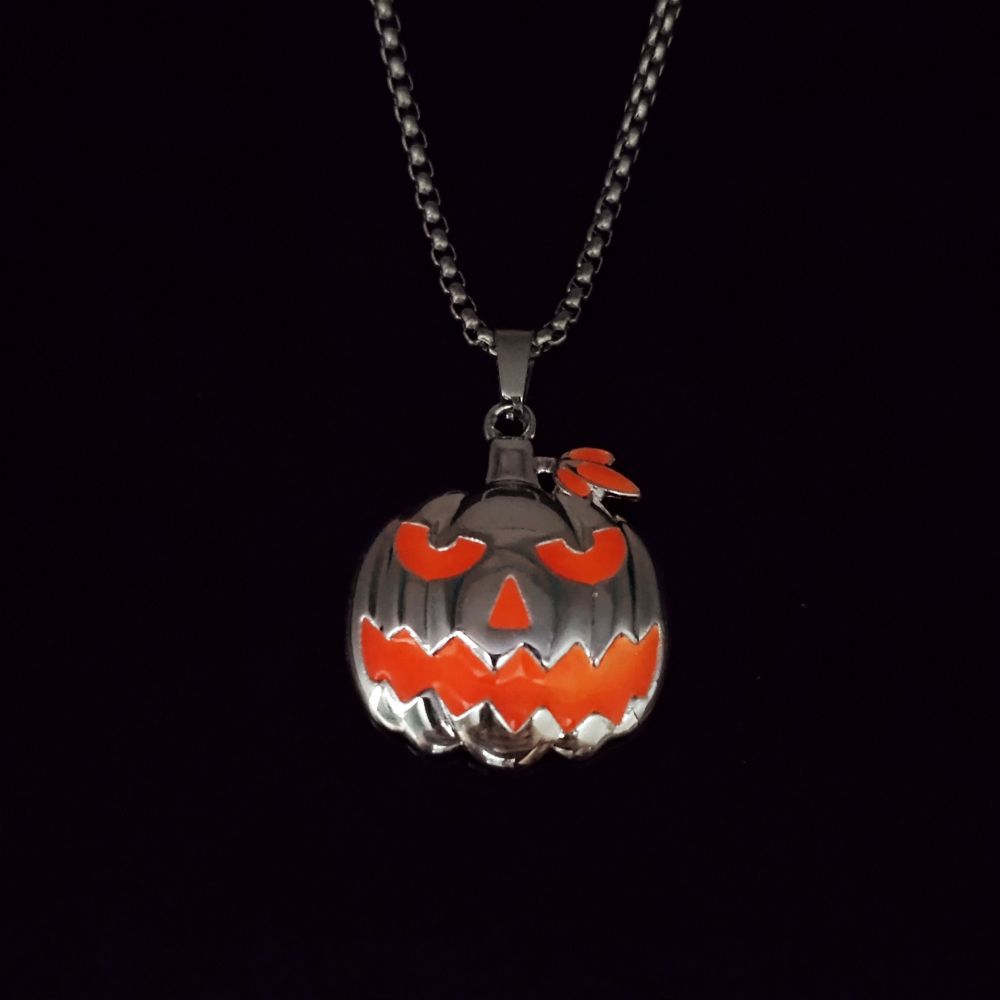 Beatrice Harrison | Glowing Pumpkin Halloween Necklace
