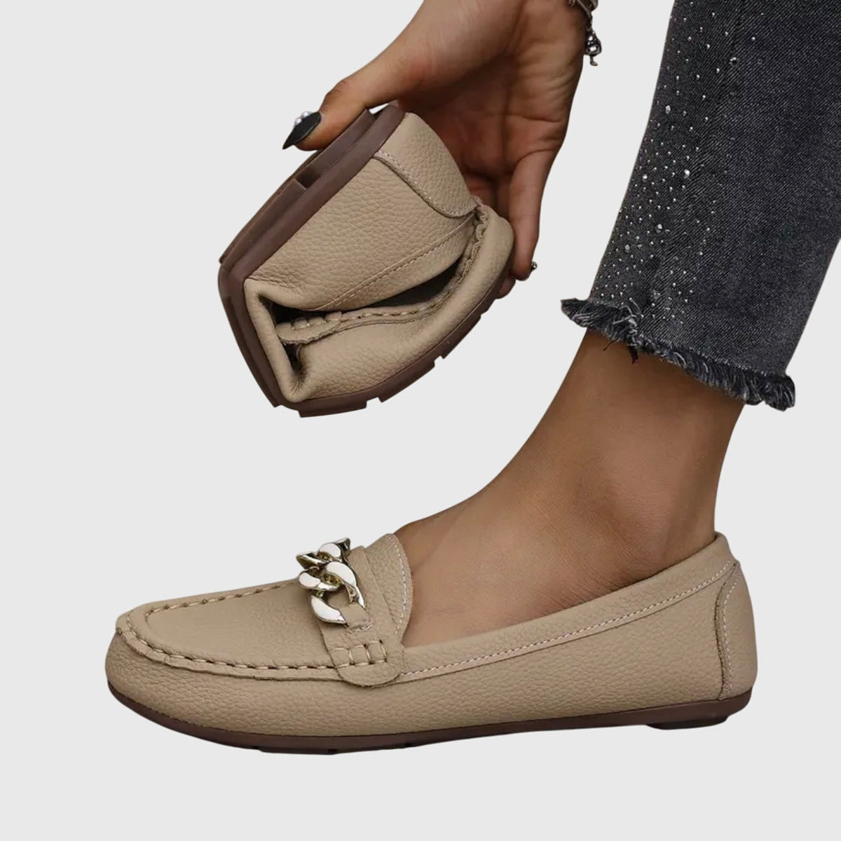 Beatrice Fowler | White Leather Loafers With Gold Chain Detail