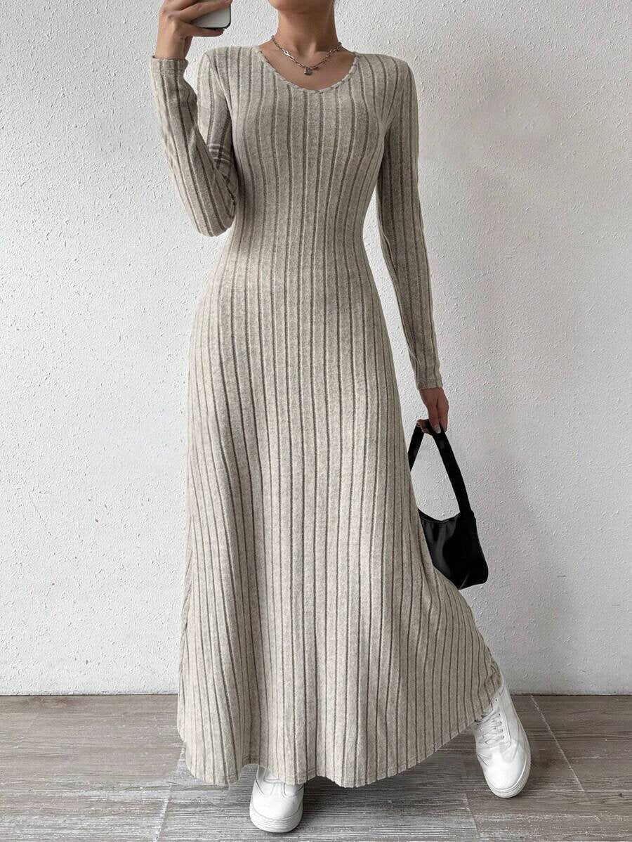 Ophelia Marchbank | Ribbed Knit Maxi Dress With V-Neck Detail