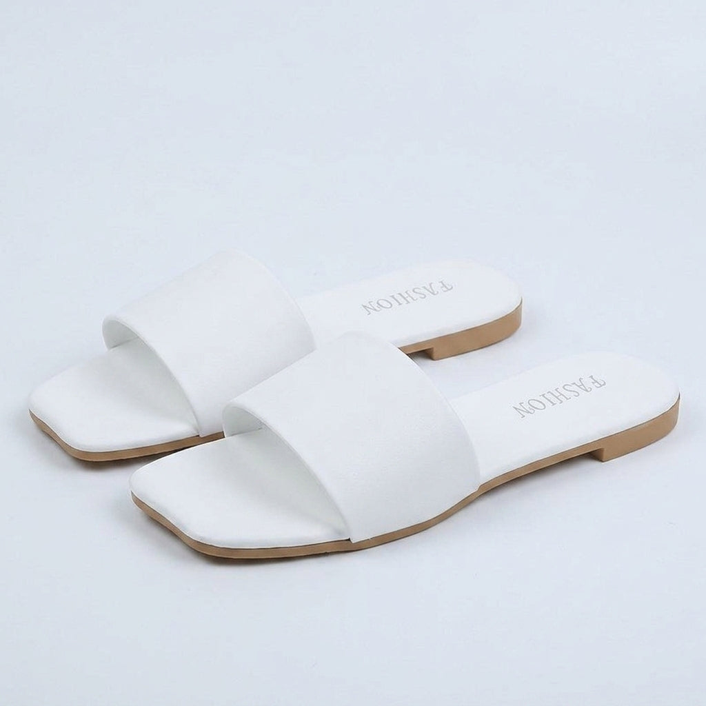 Imogen Taylor | Floral Flat Slippers with Daisy Detail - 605 White